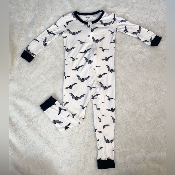 🦇Kyte Bats Romper🦇 - Picture 2 of 4